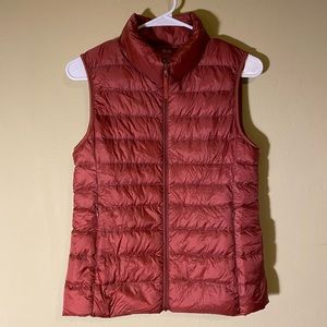 Uniqlo ultralight down vest xs raspberry red new